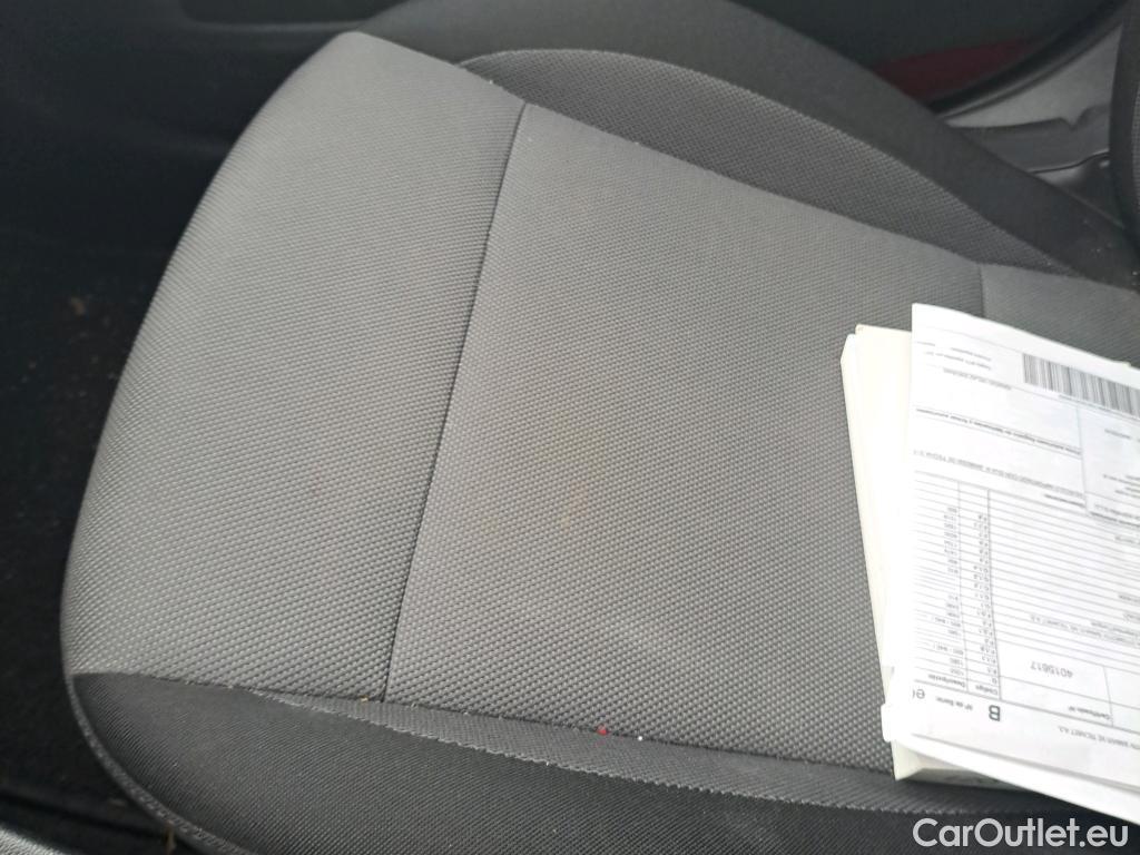  Hyundai  i20 HYUNDAI  / 2018 / 5P / berlina con portón 1.2 MPI Essence LE(SP) #7
