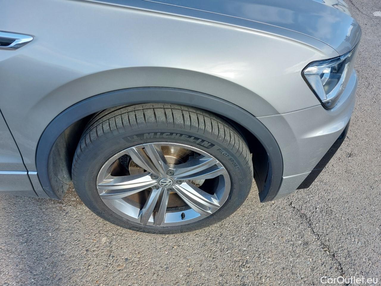  Volkswagen  Tiguan VOLKSWAGEN  / 2016 / 5P / todoterreno Advance 2.0 TDI 110kW (150CV) DSG #25
