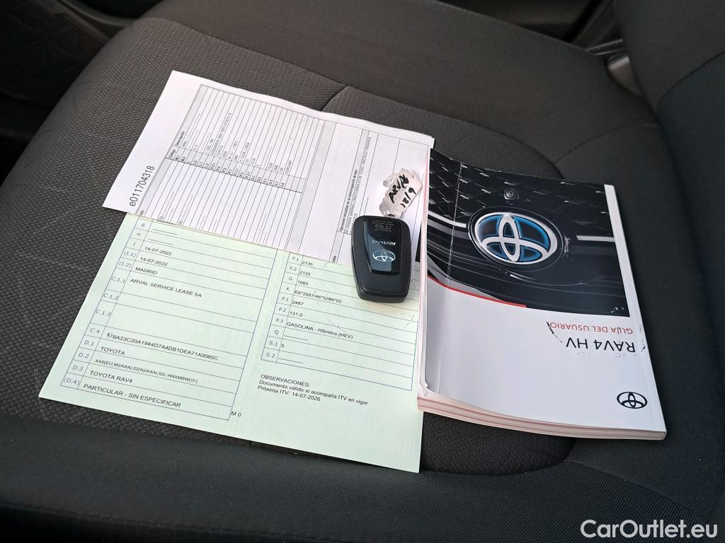  Toyota  RAV4 TOYOTA  / 2018 / 5P / todoterreno 2.5l 220H Advance #2