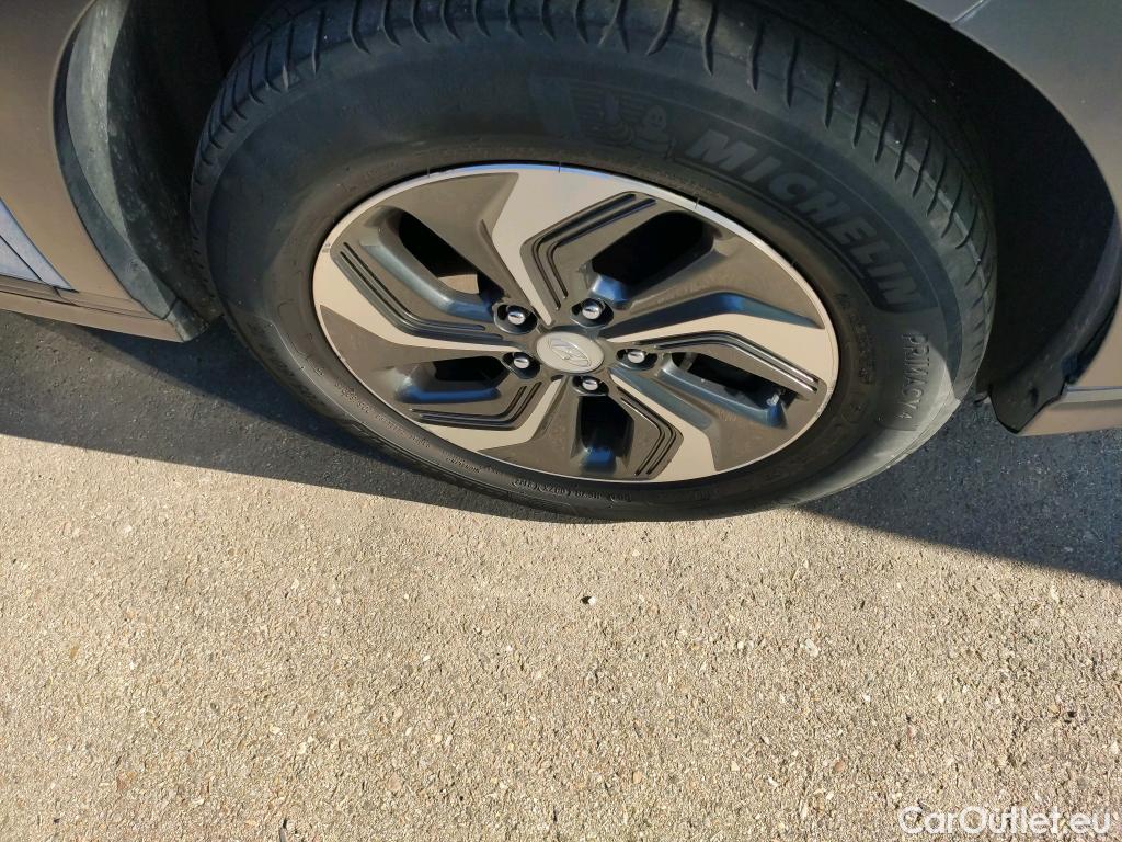  Hyundai  Konna HYUNDAI Kona / 2017 / 5P / todoterreno 1.6 GDI HEV SLE DCT #3