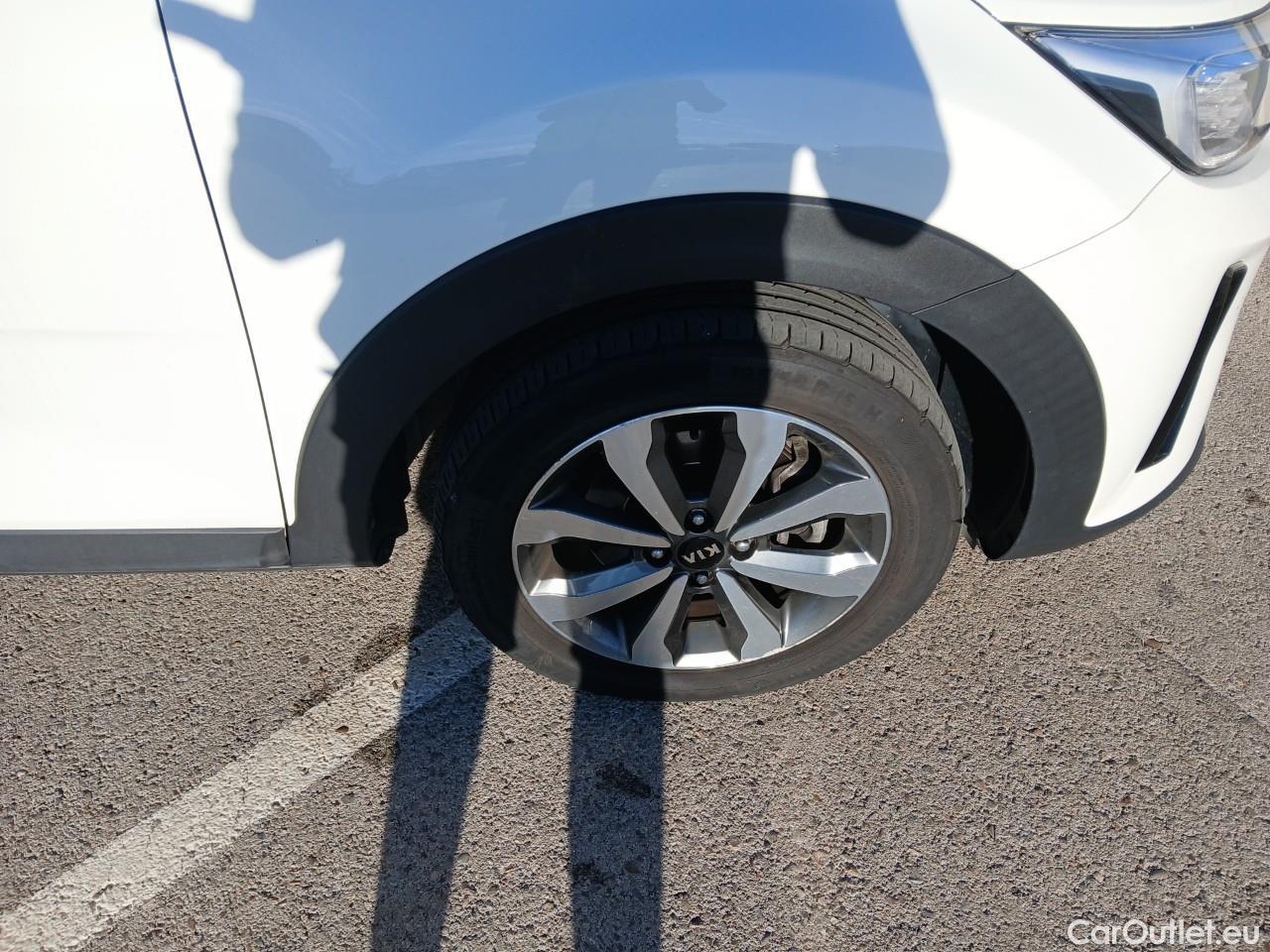  KIA  STONIC KIA  / 2017 / 5P / todoterreno 1.0 T-GDi 88kW (120CV) MHEV iMT Drive #2