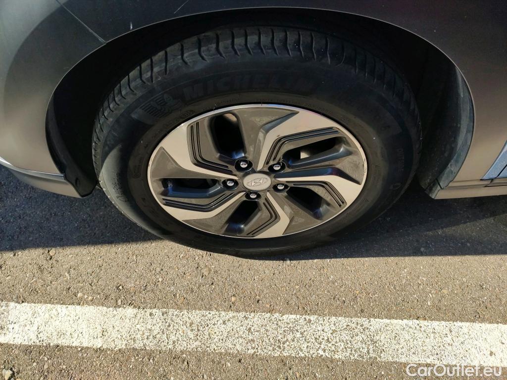 Hyundai  Konna HYUNDAI Kona / 2017 / 5P / todoterreno 1.6 GDI HEV SLE DCT #1
