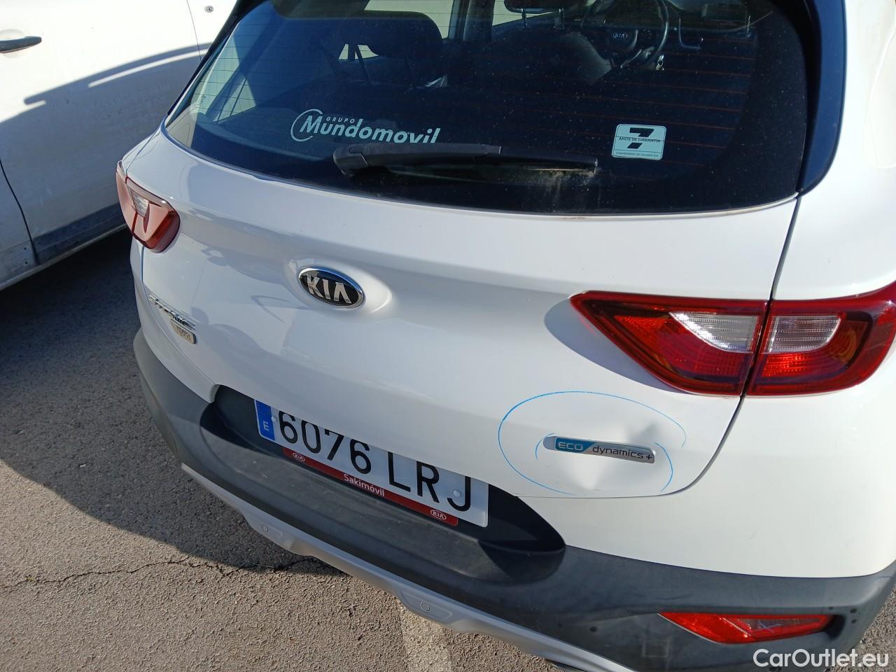 KIA  STONIC KIA  / 2017 / 5P / todoterreno 1.0 T-GDi 88kW (120CV) MHEV iMT Drive #14
