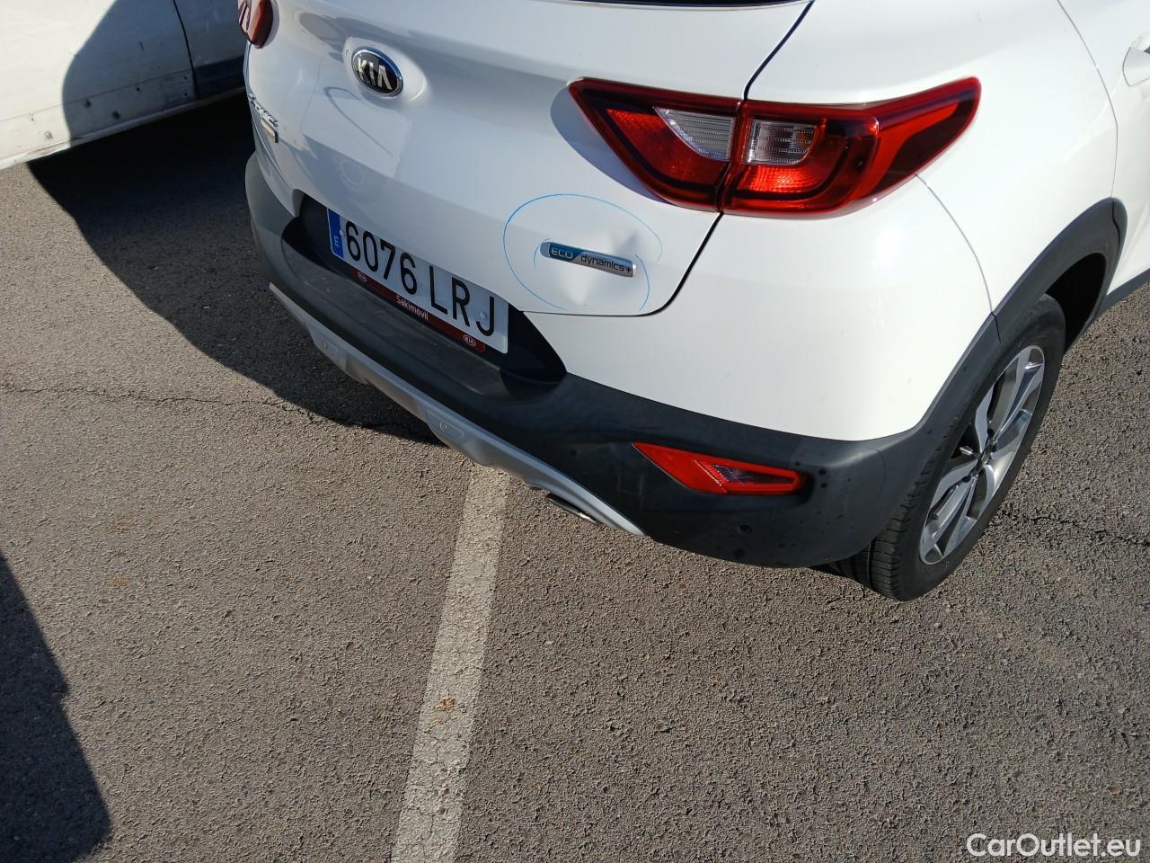  KIA  STONIC KIA  / 2017 / 5P / todoterreno 1.0 T-GDi 88kW (120CV) MHEV iMT Drive #9