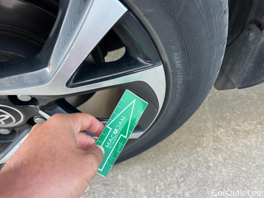  Toyota  C-HR TOYOTA  / 2019 / 5P / todoterreno 1.8 125H Advance #8