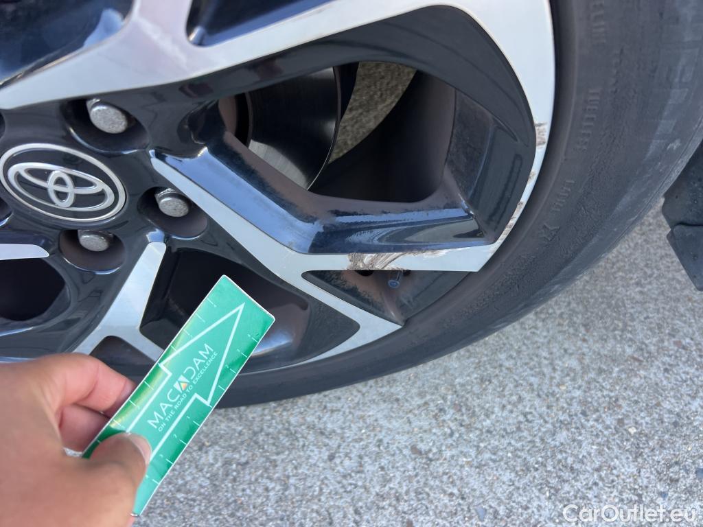  Toyota  C-HR TOYOTA  / 2019 / 5P / todoterreno 1.8 125H Advance #2