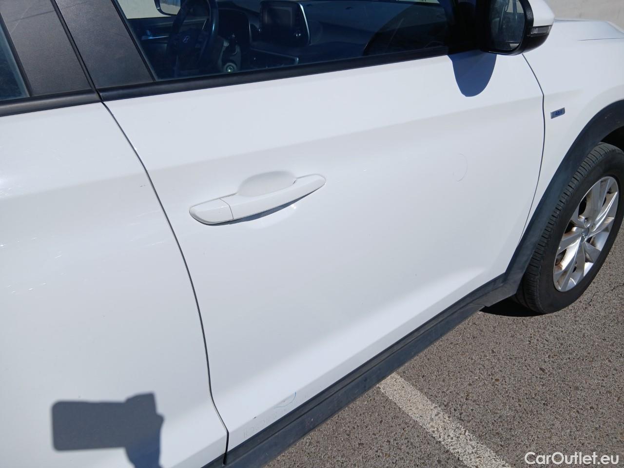  Hyundai  Tucson HYUNDAI  / 2018 / 5P / todoterreno 1.6 CRDI 85kW (116CV) 48V SLE 4X2(SP)(SL) #22