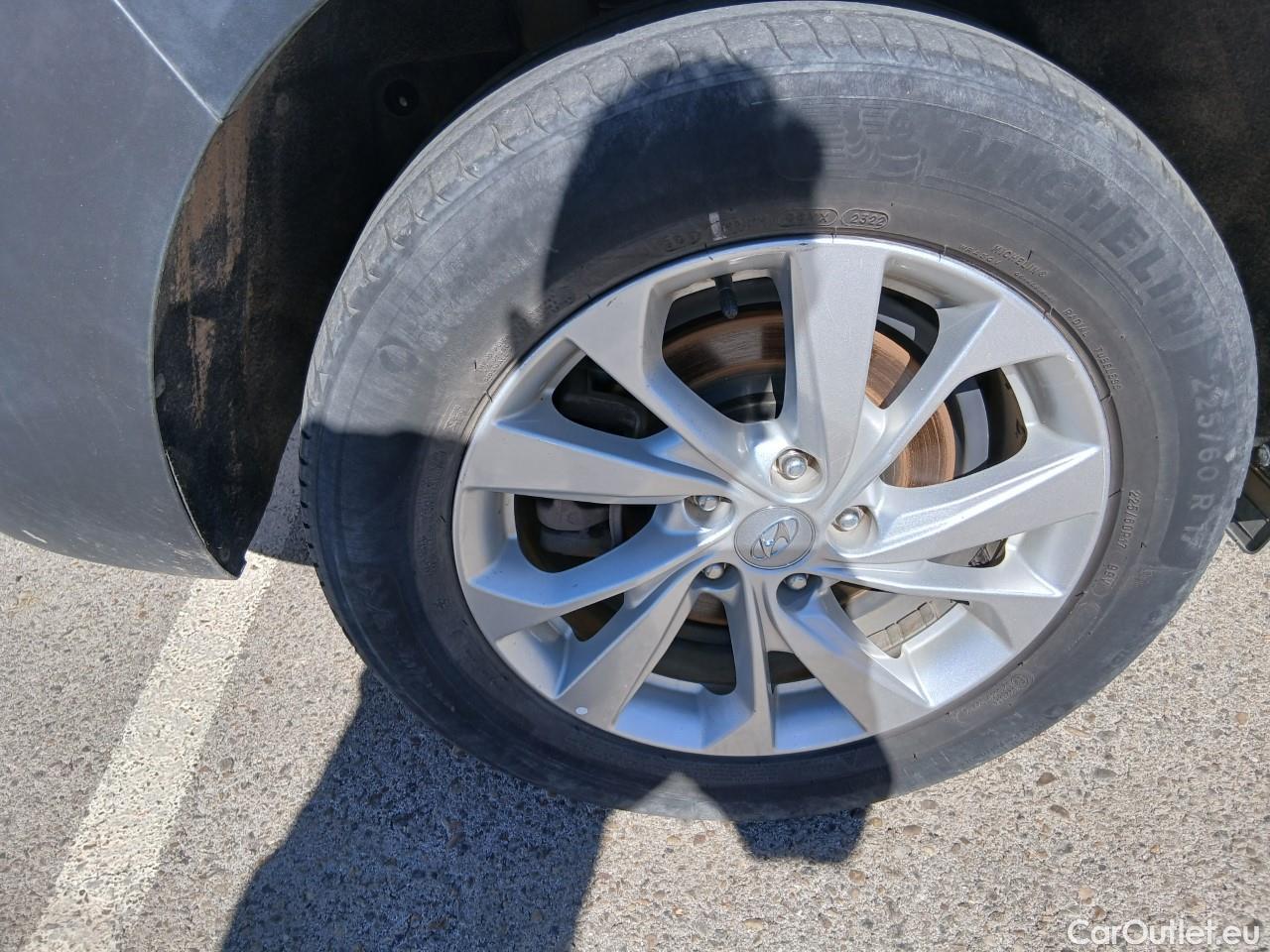  Hyundai  Tucson HYUNDAI  / 2018 / 5P / todoterreno 1.6 CRDI 85kW (116CV) 48V SLE 4X2(SP)(SL) #21
