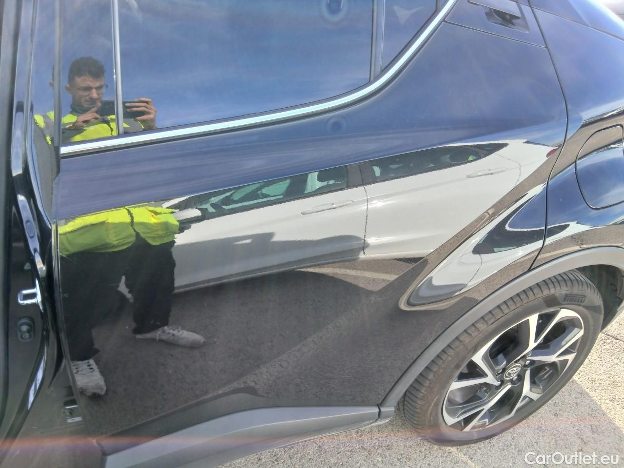  Toyota  C-HR TOYOTA  / 2019 / 5P / todoterreno 1.8 125H Advance #18