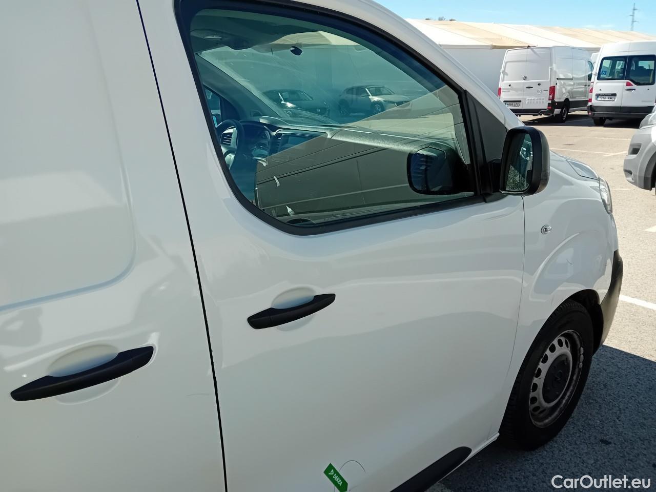  Opel  Vivaro OPEL  / 2019 / 4P / furgón 1.5 Diésel 88kW (120CV) M Std Express #41
