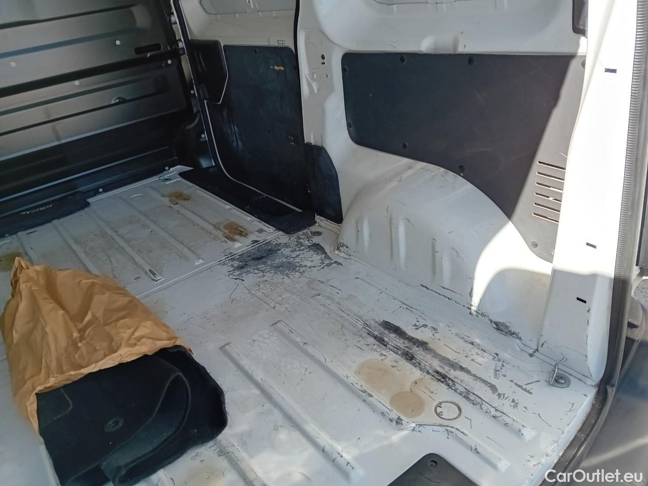  Opel  Vivaro OPEL  / 2019 / 4P / furgón 1.5 Diésel 88kW (120CV) M Std Express #30