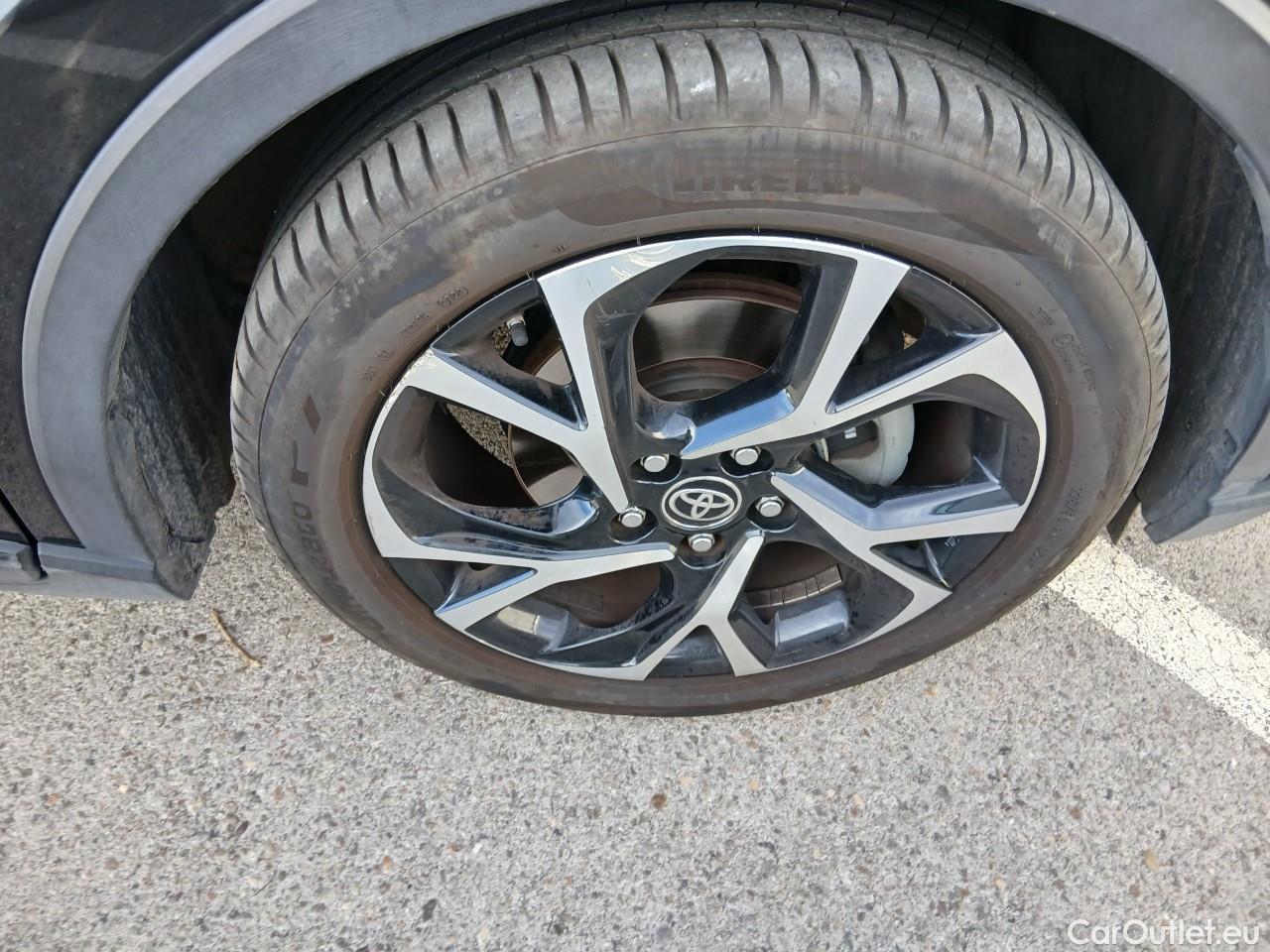  Toyota  C-HR TOYOTA  / 2019 / 5P / todoterreno 1.8 125H Advance #46