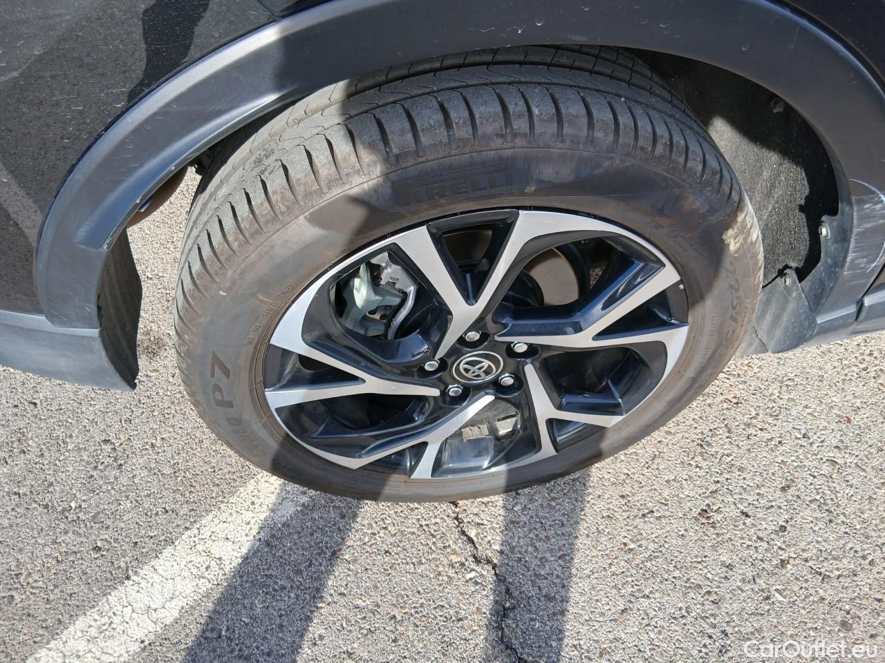  Toyota  C-HR TOYOTA  / 2019 / 5P / todoterreno 1.8 125H Advance #30