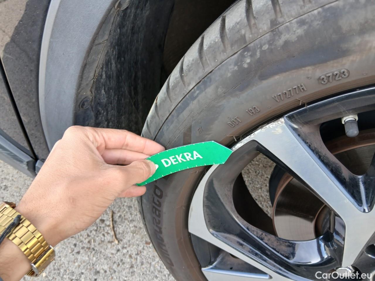  Toyota  C-HR TOYOTA  / 2019 / 5P / todoterreno 1.8 125H Advance #47