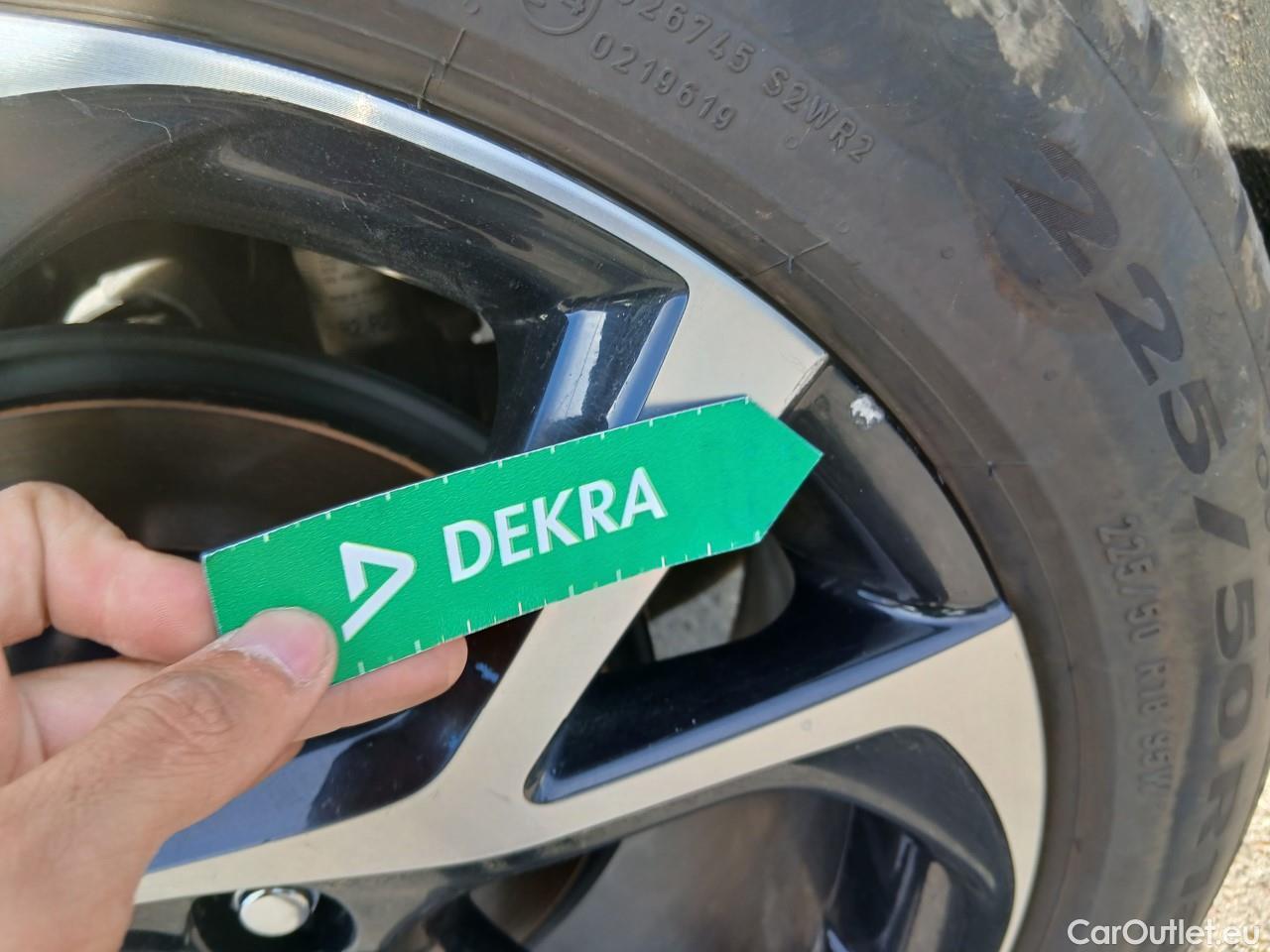  Toyota  C-HR TOYOTA  / 2019 / 5P / todoterreno 1.8 125H Advance #31