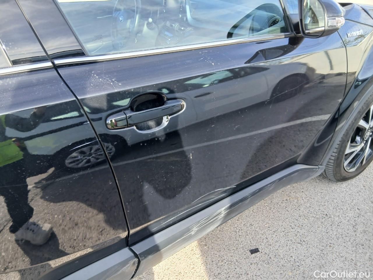  Toyota  C-HR TOYOTA  / 2019 / 5P / todoterreno 1.8 125H Advance #40