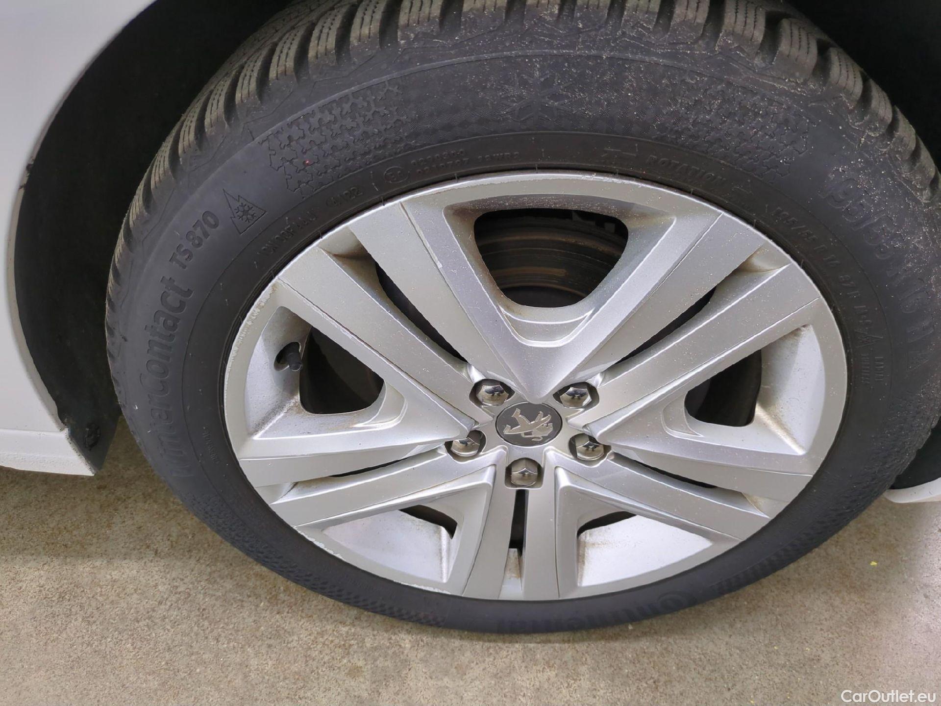  Peugeot  208  Allure Business 1.2 PureTech 110CV BVM5 E6 #4