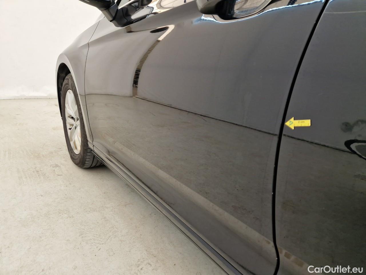  Volkswagen  Passat Comfortline 2.0 TDI DSG 150 CP #4