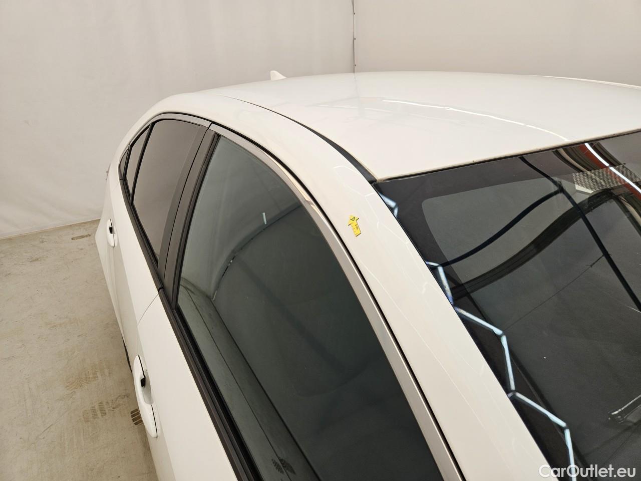  Toyota  Corolla 1.8 Hybrid Dynamic HSD E-CVT #32
