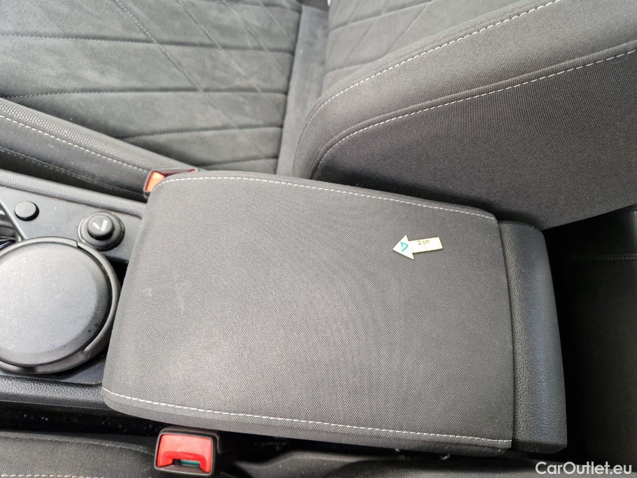  Volkswagen  Golf  Style 2.0 TDI DSG #42