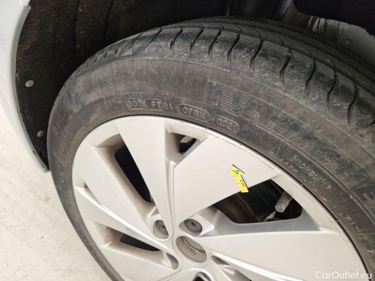  Volkswagen  Golf  Style 2.0 TDI DSG #25