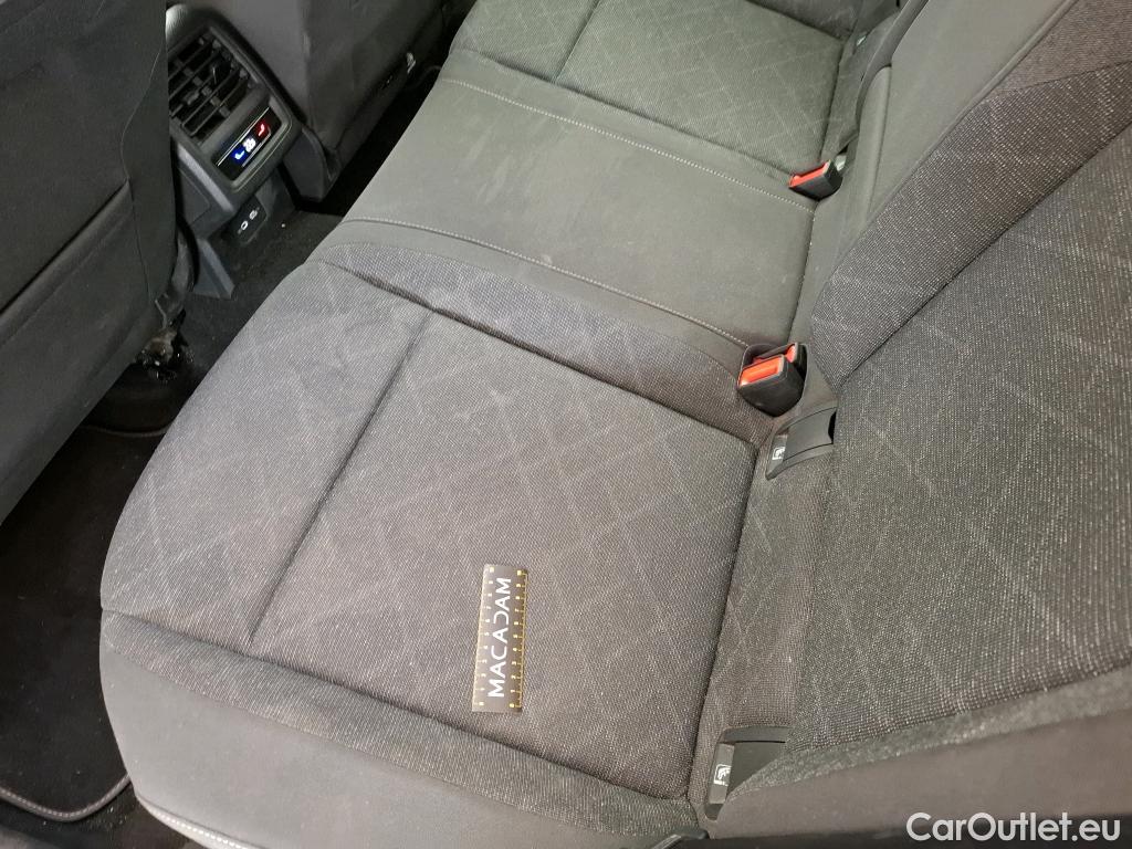  Volkswagen  Golf  VOLKSWAGEN / 2020 / 5P / Berline 2.0 TDI SCR 115 DSG7 Life Busi #9