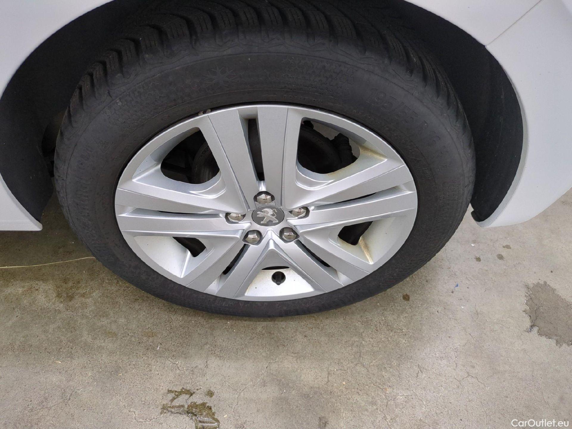  Peugeot  208  Allure Business 1.2 PureTech 110CV BVM5 E6 #8