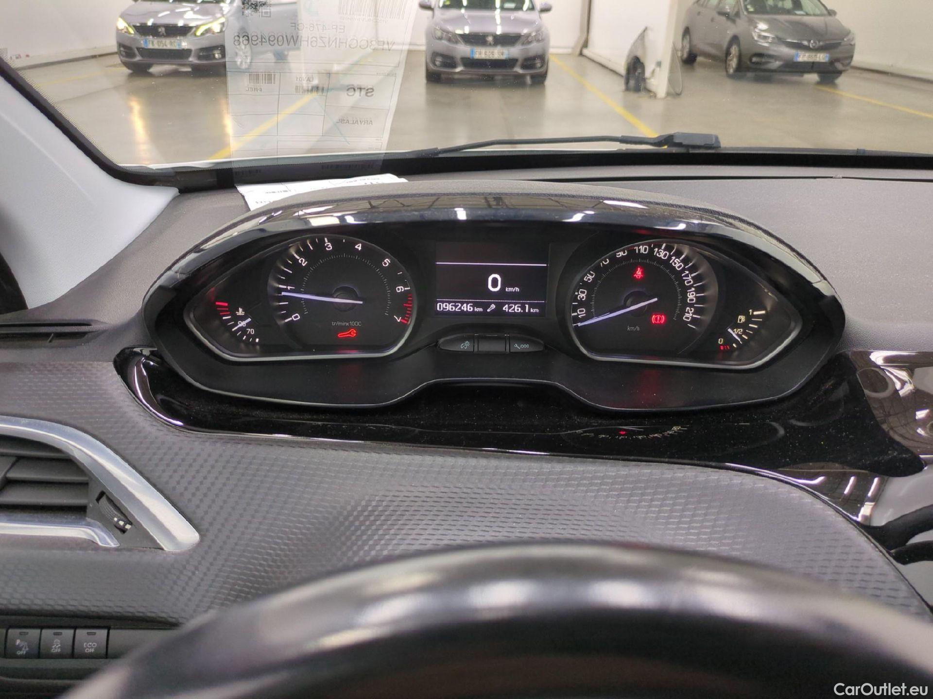  Peugeot  208  Allure Business 1.2 PureTech 110CV BVM5 E6 #3