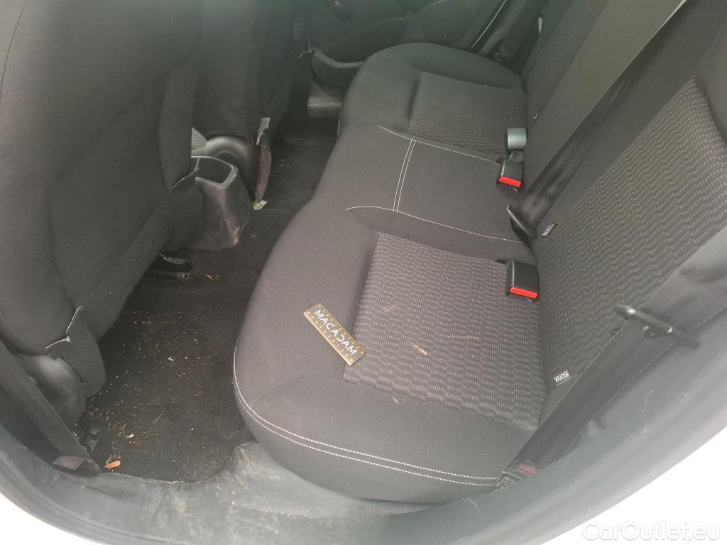  Peugeot  208 PEUGEOT  5p Berline 1 6 BlueHDi 75 Active #35