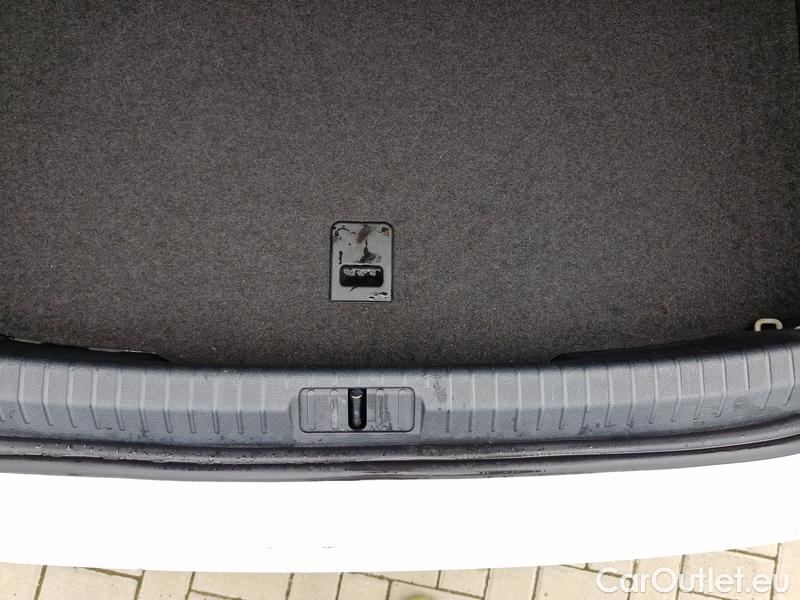  Volkswagen  Passat  Variant (CB5) (2019)  2.0TDI 110 Elegance AT #7