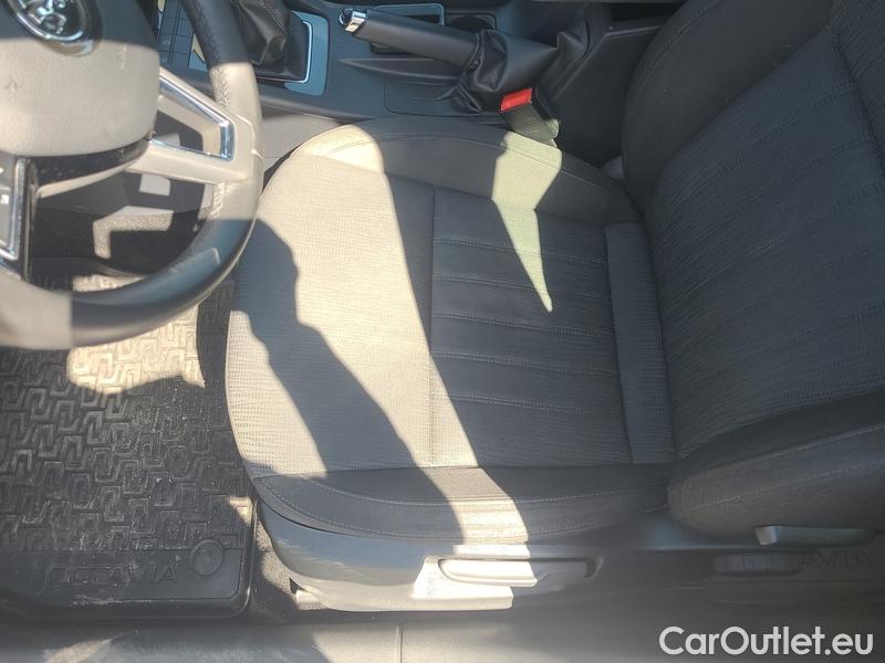  Skoda  Octavia  Combi  (5E5)(03.2017->)  Com TDI 110 Style #10