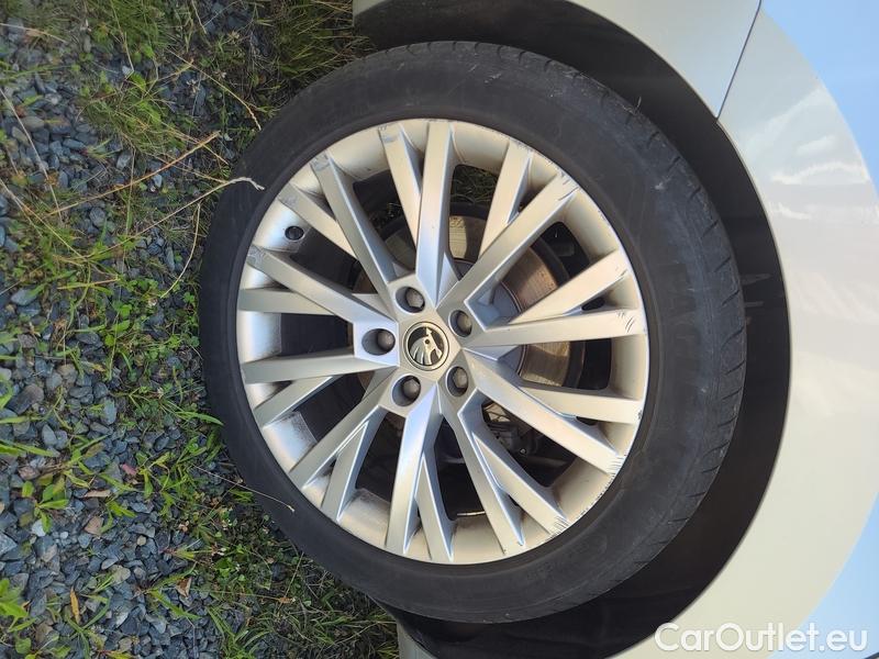  Skoda  Superb  2 (2008) Supe.2.0TDI 147 L&K 4x4 Aut #5