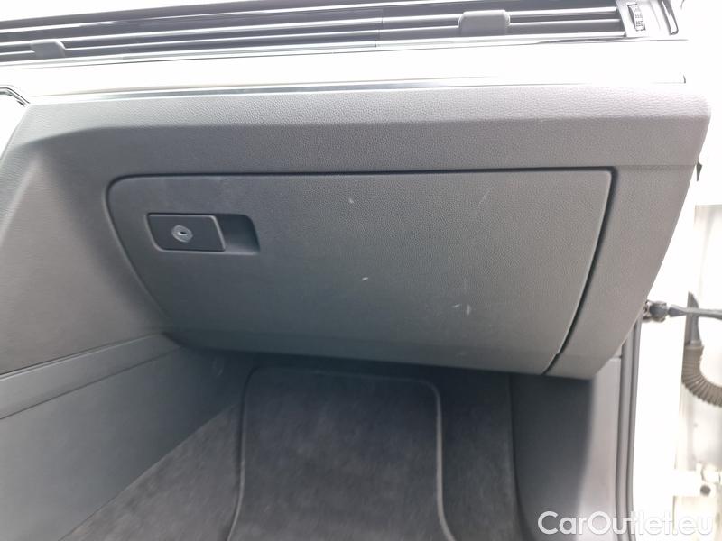  Volkswagen  Passat  Variant (CB5) (2019)  2.0TDI 110 Elegance AT #6