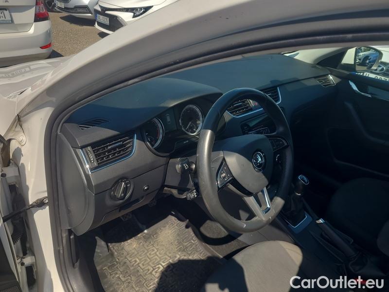  Skoda  Octavia  Combi  (5E5)(03.2017->)  Com TDI 110 Style #7