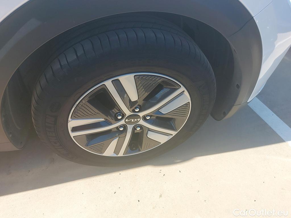  KIA  Niro KIA  / 2019 / 5P / crossover 1.6 GDi PHEV 104kW (141CV) Drive #5