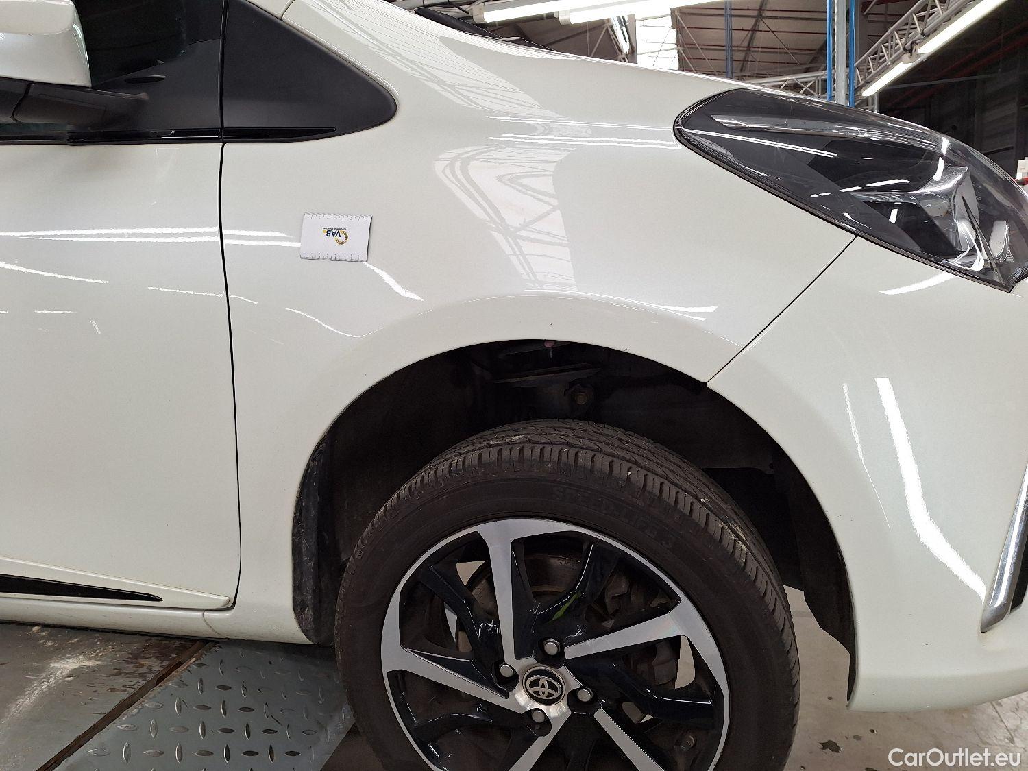  Toyota  Yaris Toyota,  '17, Toyota  1.5 VVT-i Hybrid Lounge e-CVT 5d #1