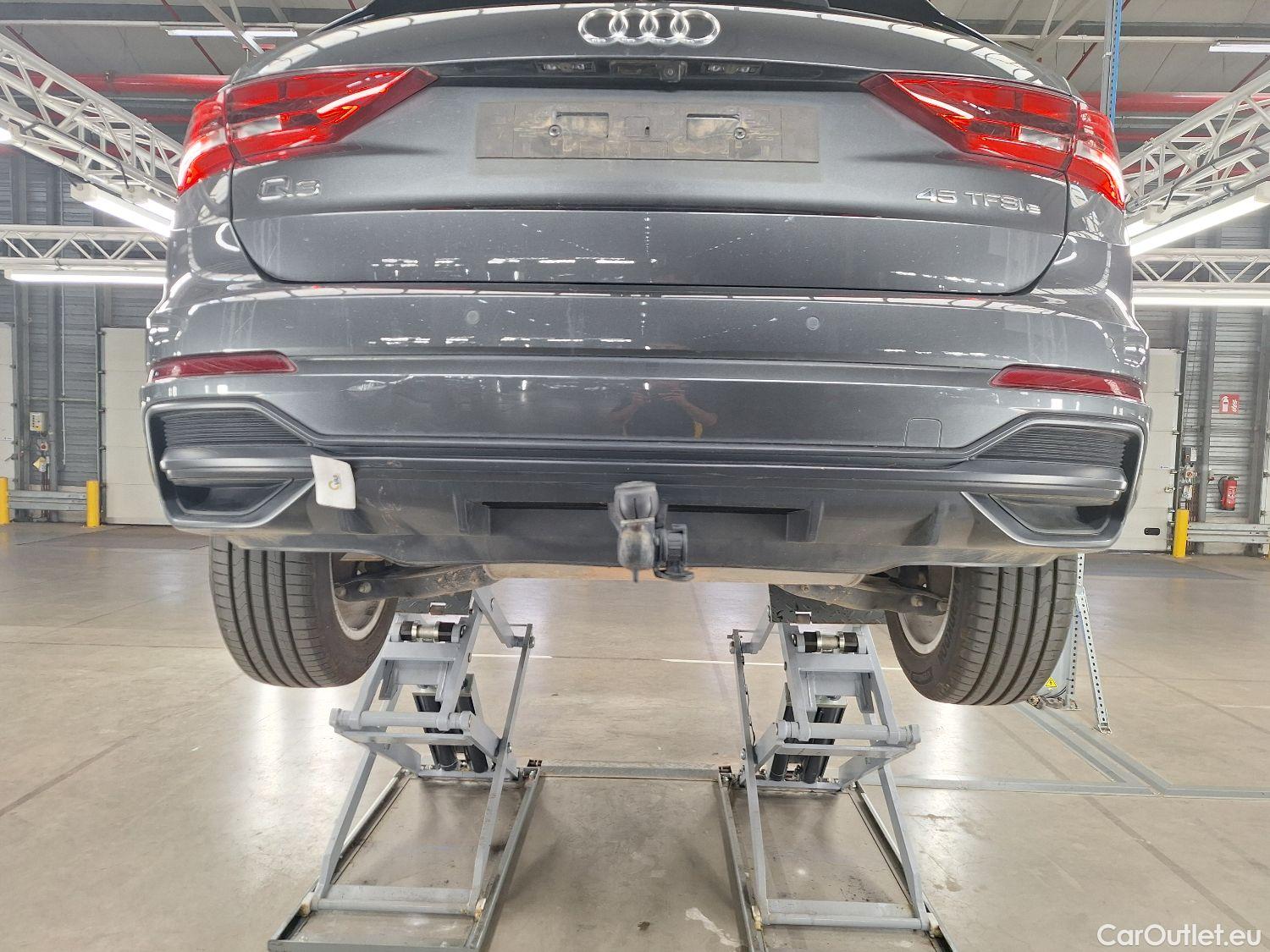  Audi  Q3 Audi,  '18 PHEV, Audi  45 TFSI e S tronic S Line 5d #9