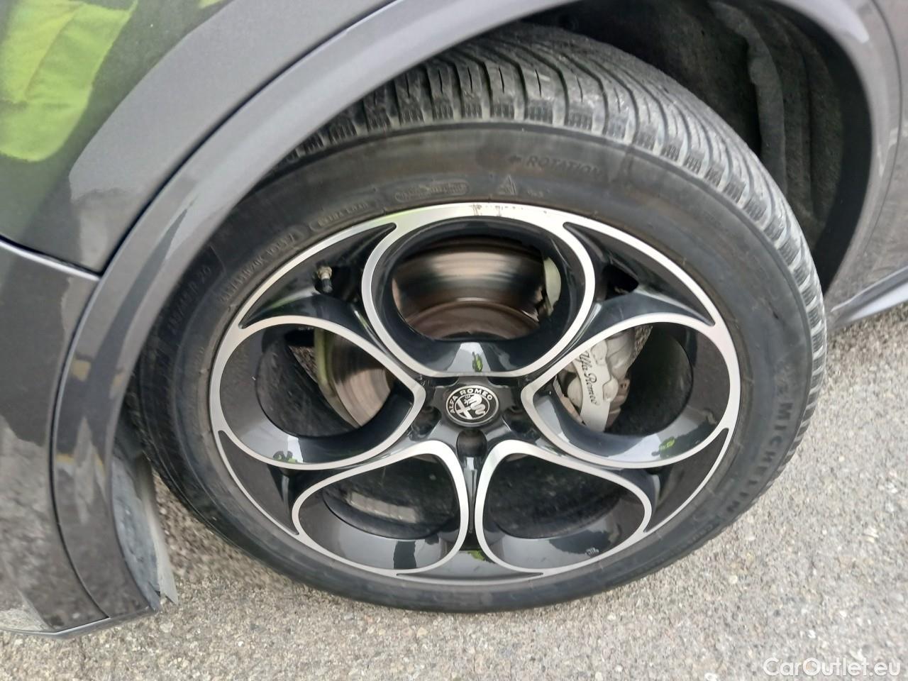  Alfa Romeo   STELVIO Stelvio Veloce Q4 2.2 JTDM 210CV AT8 E6d #9