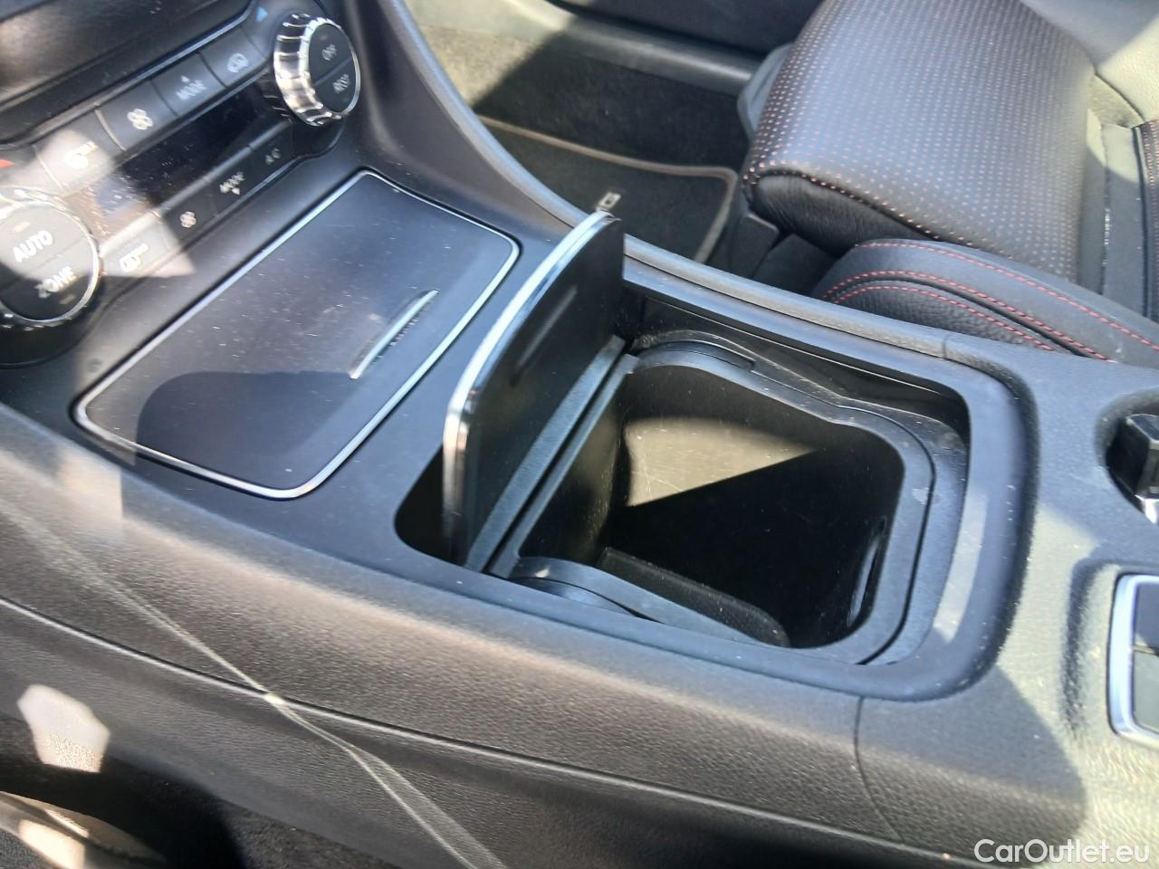  Mercedes  GLA MERCEDES-BENZ Clase  / 2017 / 5P / todoterreno  250 4MATIC #2