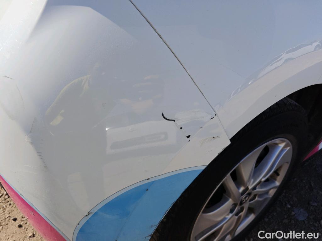  Toyota  Yaris TOYOTA  / 2020 / 5P / berlina con portón 1.5 120H Business Plus #40