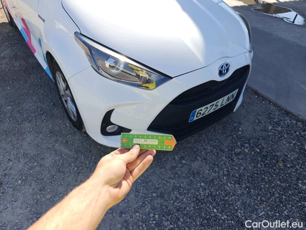 Toyota  Yaris TOYOTA  / 2020 / 5P / berlina con portón 1.5 120H Business Plus #56