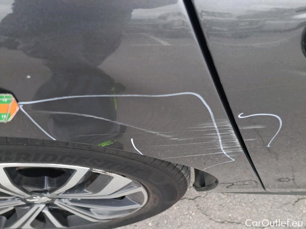  Peugeot  508 PEUGEOT  Hybrid / 2018 / 5P / berlina con portón  5P Allure HYBRID 225 e-EAT8 #2