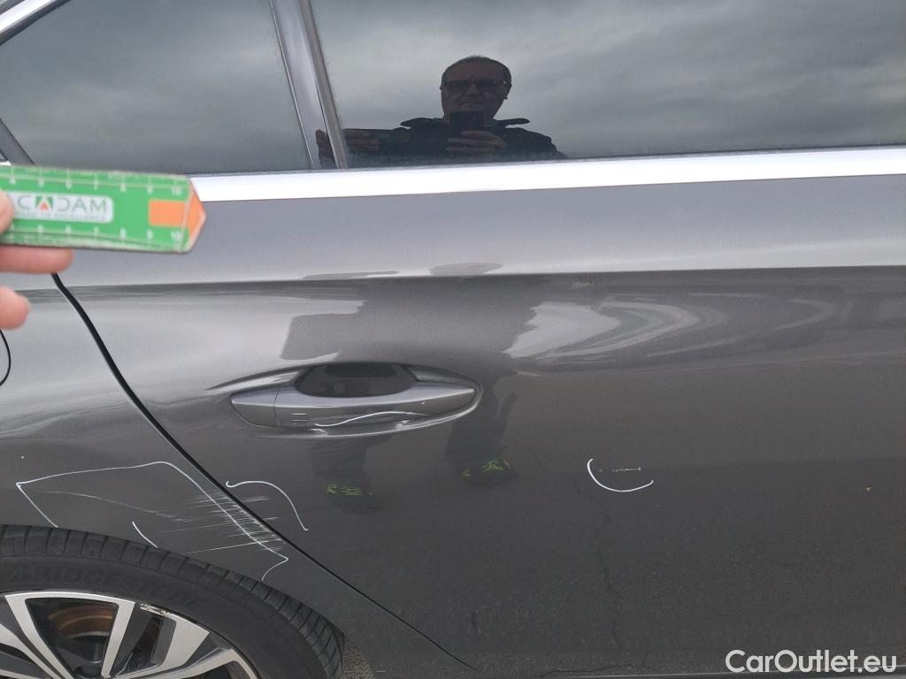  Peugeot  508 PEUGEOT  Hybrid / 2018 / 5P / berlina con portón  5P Allure HYBRID 225 e-EAT8 #32