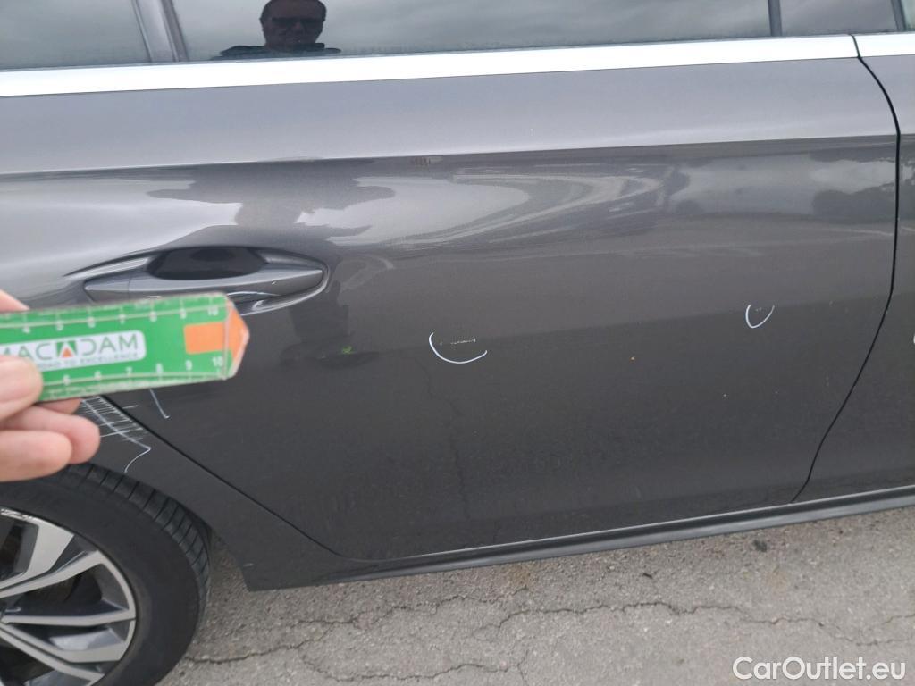  Peugeot  508 PEUGEOT  Hybrid / 2018 / 5P / berlina con portón  5P Allure HYBRID 225 e-EAT8 #16