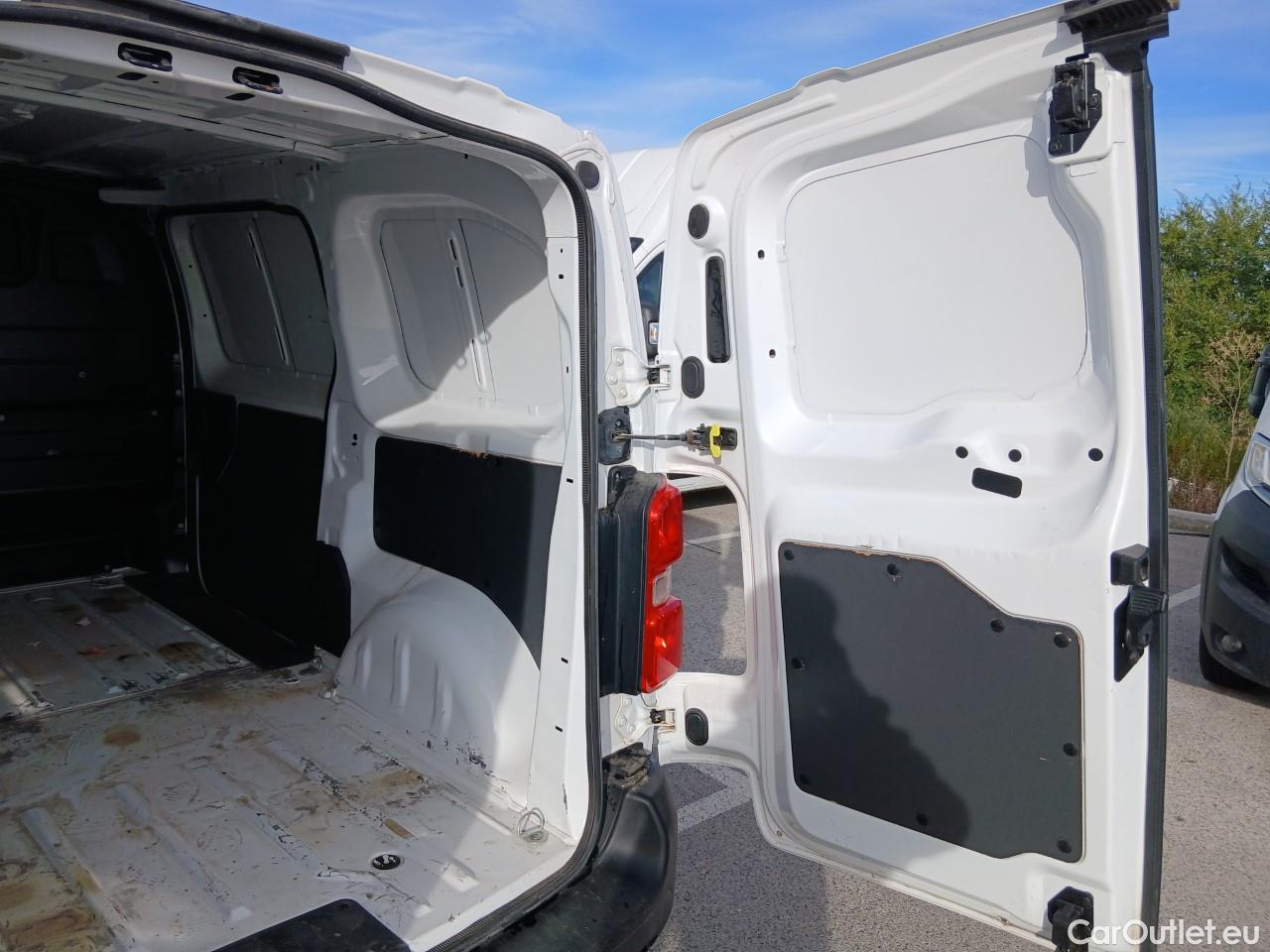  Opel  Vivaro OPEL  / 2019 / 4P / furgón 1.5 Diésel 88kW (120CV) M Std Express #2