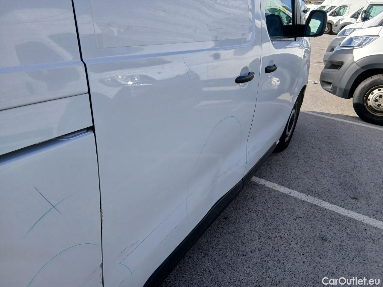  Opel  Vivaro OPEL  / 2019 / 4P / furgón 1.5 Diésel 88kW (120CV) M Std Express #37