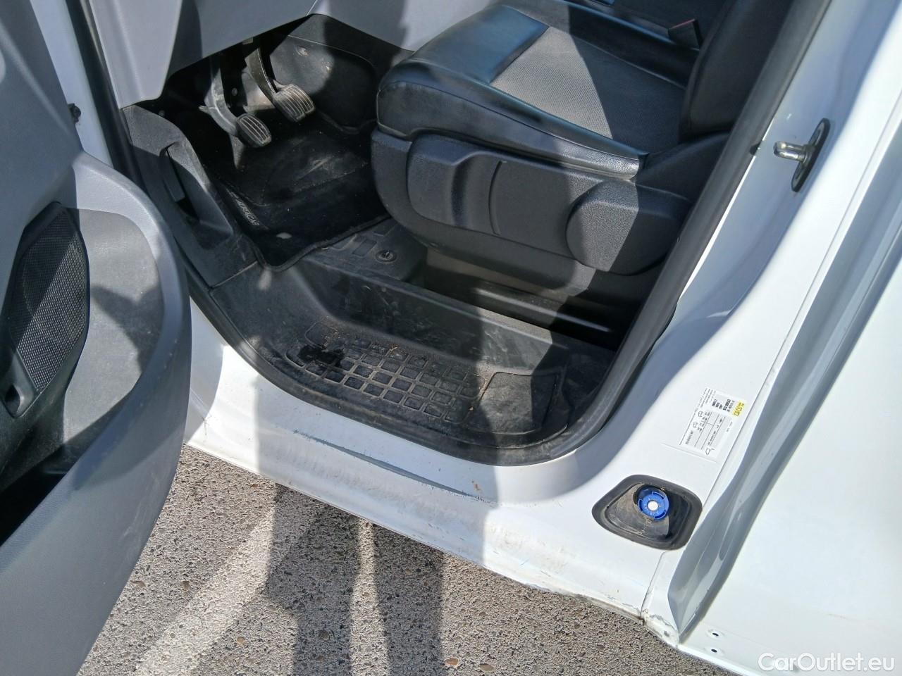  Opel  Vivaro OPEL  / 2019 / 4P / furgón 1.5 Diésel 88kW (120CV) M Std Express #52
