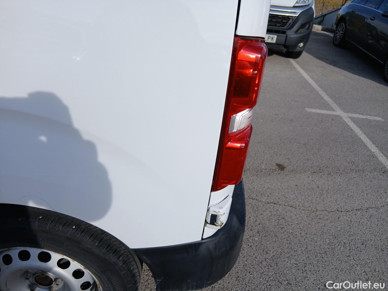  Opel  Vivaro OPEL  / 2019 / 4P / furgón 1.5 Diésel 88kW (120CV) M Std Express #27