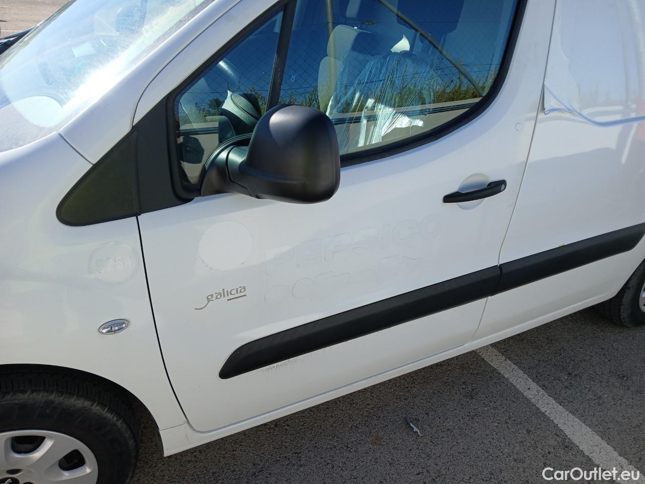  Peugeot  Partner PEUGEOT  / 2015 / 4P / furgón derivado de turismo Furgón Confort Electric L2 #26
