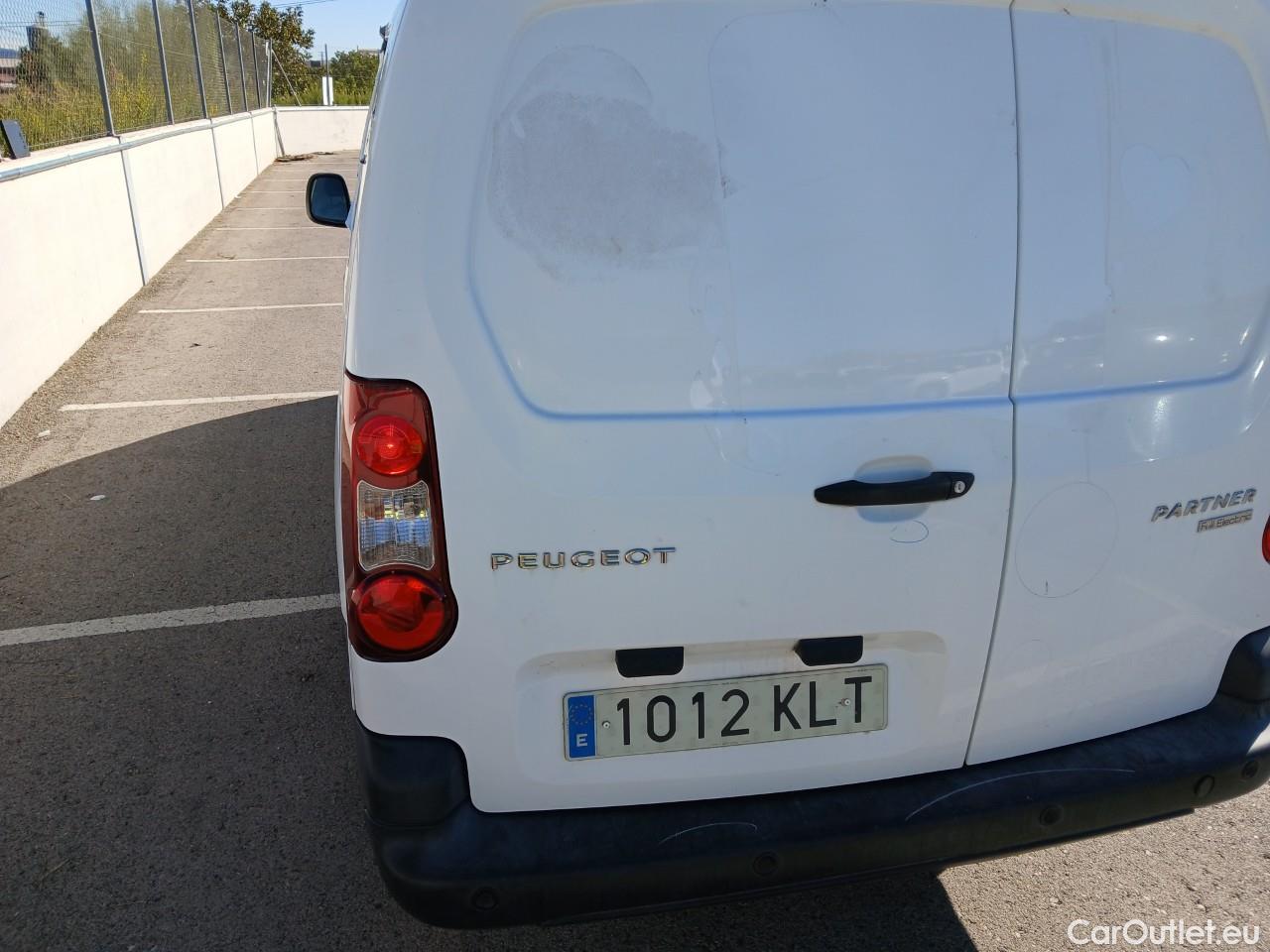  Peugeot  Partner PEUGEOT  / 2015 / 4P / furgón derivado de turismo Furgón Confort Electric L2 #30